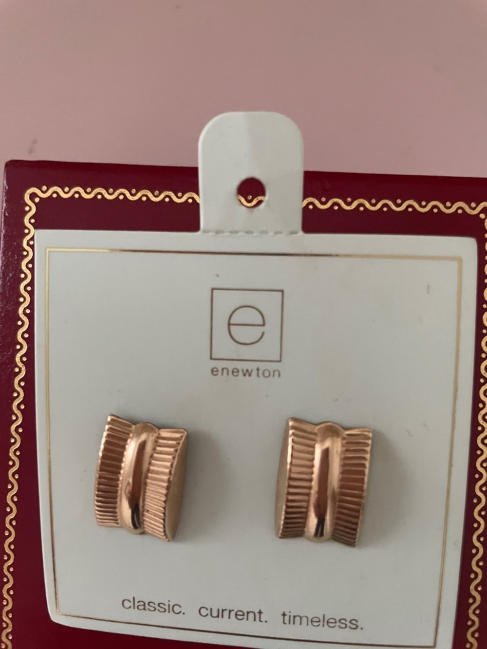 E Newton gold earrings - Picture 2 of 4